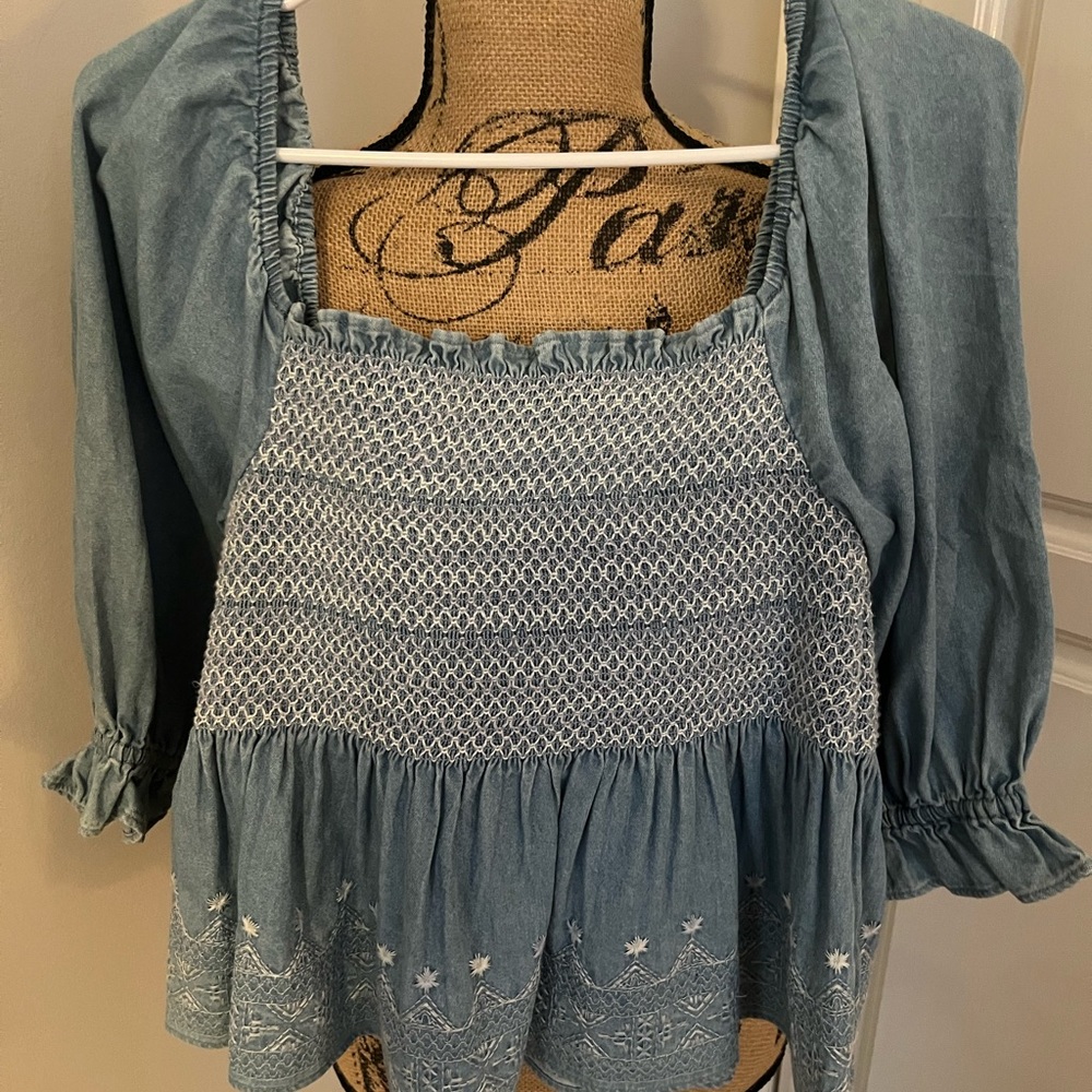 American Eagle top.
